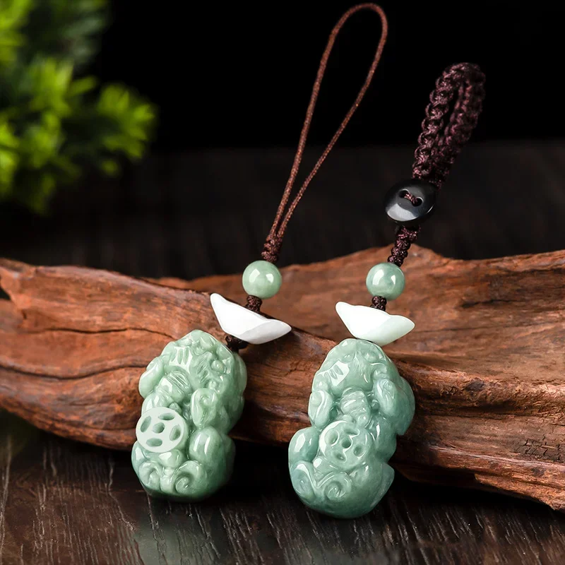 Burmese Emerald Pixiu Yuanbao  - đánh giá và giá Men Accessories Chain
